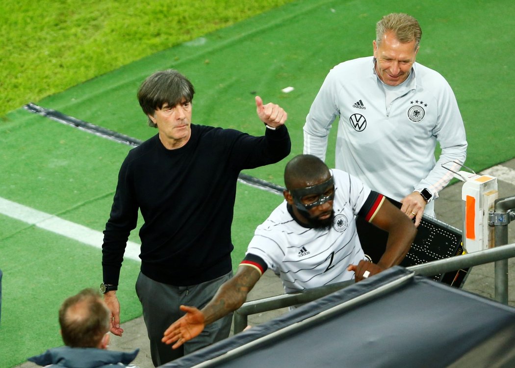 Německý trenér Joachim Löw mohl být s generálkou nadmíru spokojený