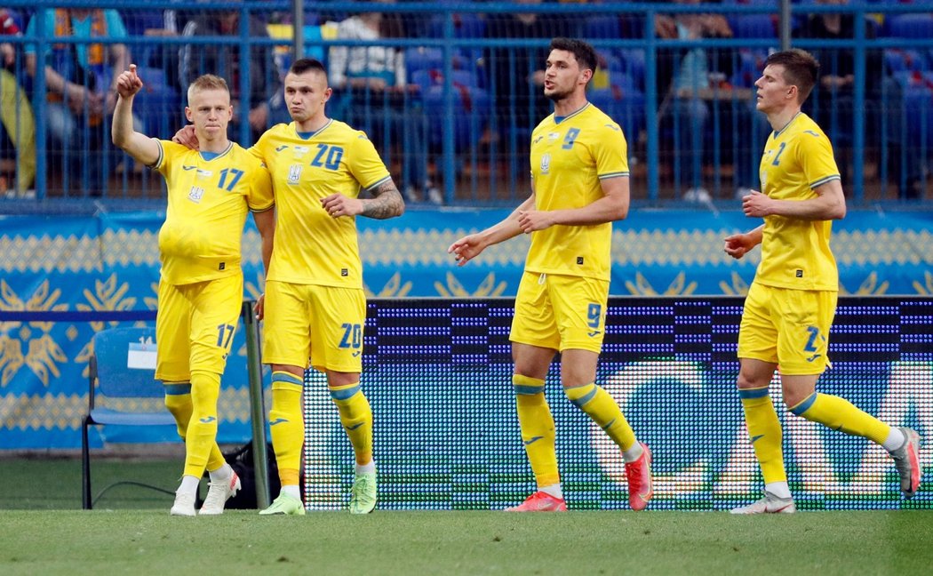 Druhou trefu Ukrajiny v přípravě proti Kypru zařídil Olexander Zinčenko (vlevo)