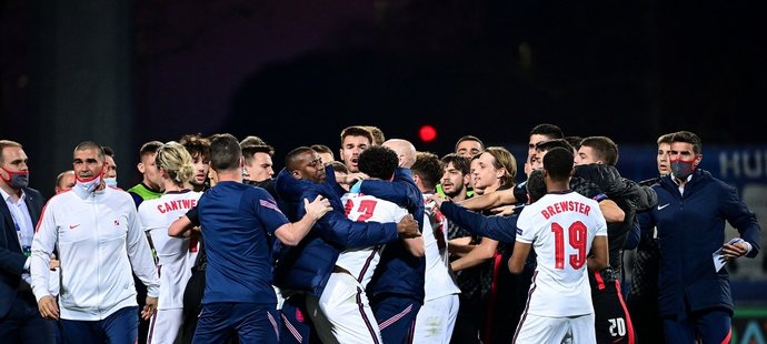 Po utkání Anglie - Chorvatsko na EURO do 21 let se strhla mela, situace se naštěstí rychle uklidnila