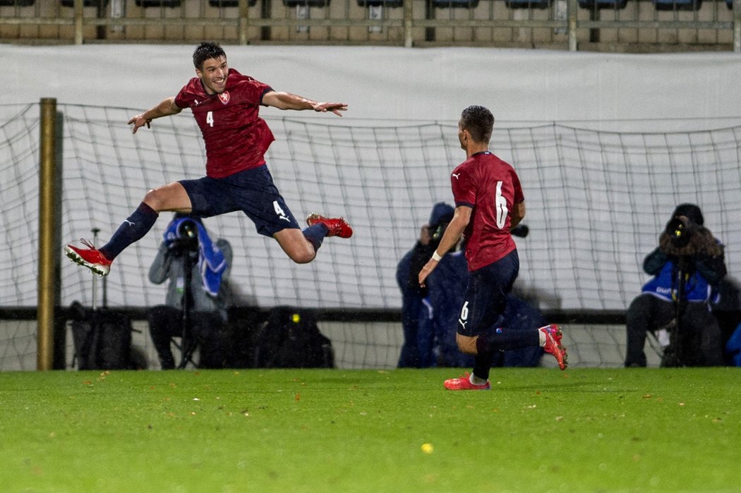 Adam Gabriel poslal česká lvíčata v závěru poločasu do dvoubrankového vedení