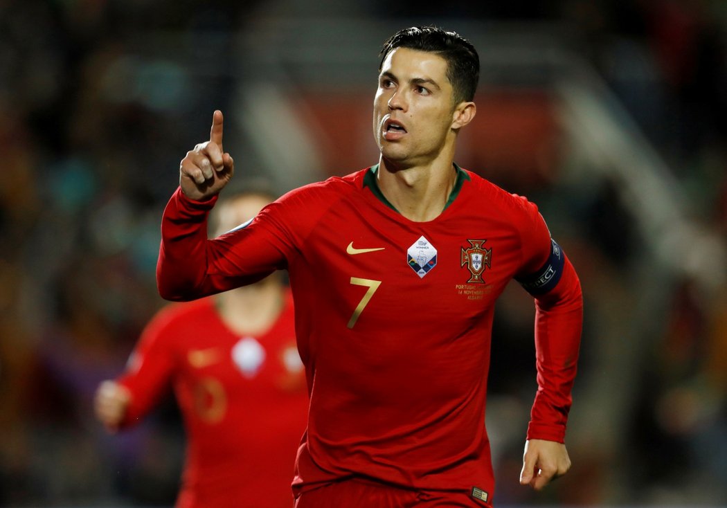 Cristiano Ronaldo vstřelil Litvě dva góly už v prvním poločase