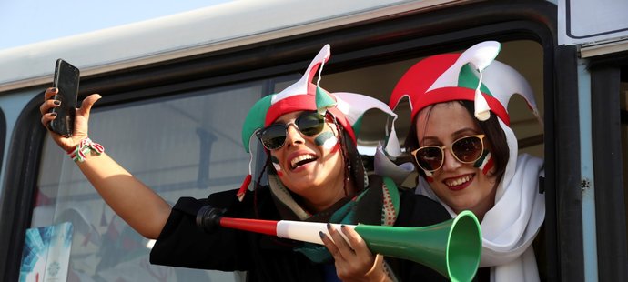 Íránské ženy mohly po desetiletích vyrazit na fotbalový zápas