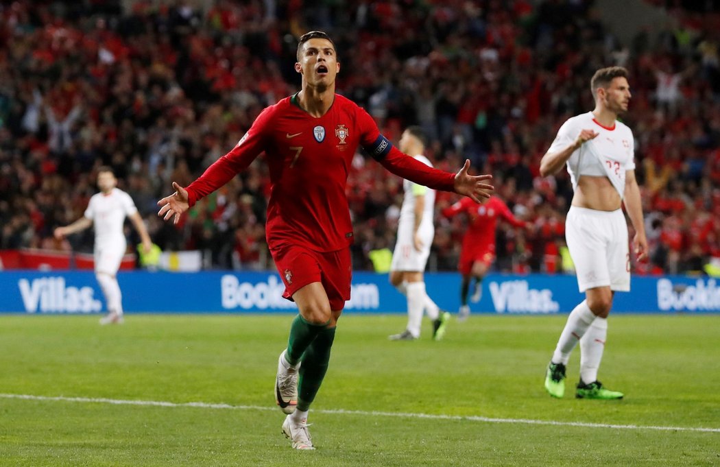 Cristiano Ronaldo se v semifinále Ligy národů proti Švýcarsku blýskl hattrickem