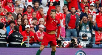 Portugalci jsou ve finále Ligy národů, Švýcary hattrickem sestřelil Ronaldo