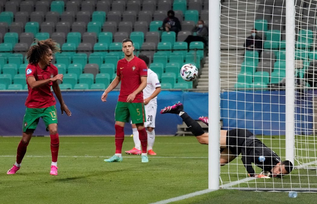 Portugalští fotbalisté postoupili do semifinále ME do 21 let po divokém utkání s Itálií