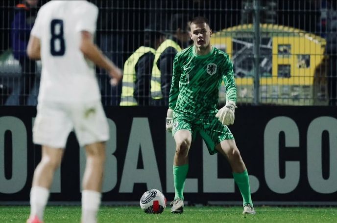 Joeri Heerkens je trojka v áčku Sparty, chytá za béčko ve druhé lize a nyní pomohl Nizozemsku k postupu na EURO do 19 let Joeri Heerkens je trojka v áčku Sparty, chytá za béčko ve druhé lize a nyní pomohl Nizozemsku k postupu na EURO do 19 let