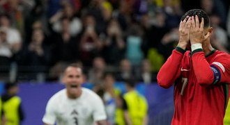 Reportér ČT sport: Co se všechno dělo, když Ronaldo začal plakat Reportér ČT sport: Co se všechno dělo, když Ronaldo začal plakat