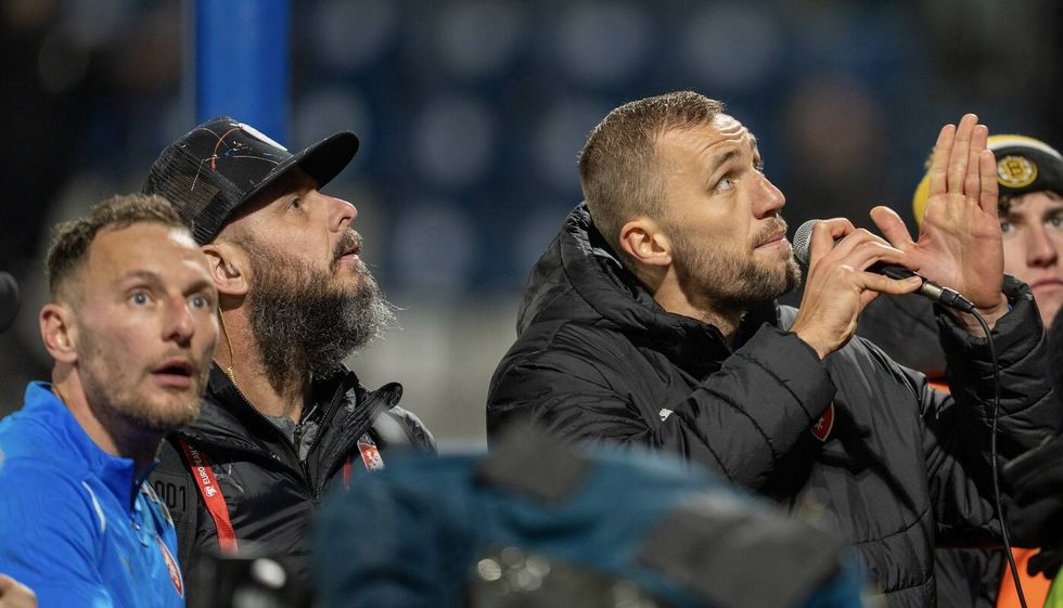 Dorazila dvojice s arogancí. Fanatismus Česko reaguje na chování reprezentantů Dorazila dvojice s arogancí. Fanatismus Česko reaguje na chování reprezentantů