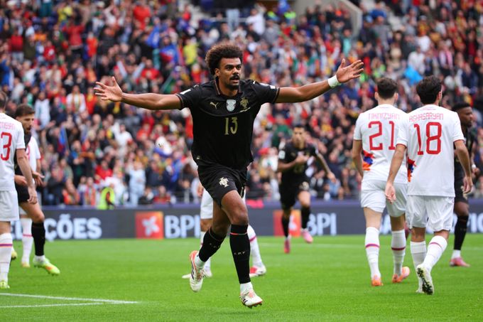 Debakl i bez Ronalda, Portugalci nasázeli DEVĚT gólů a slaví postup na MS. Šok pro Maďary Debakl i bez Ronalda, Portugalci nasázeli DEVĚT gólů a slaví postup na MS. Šok pro Maďary