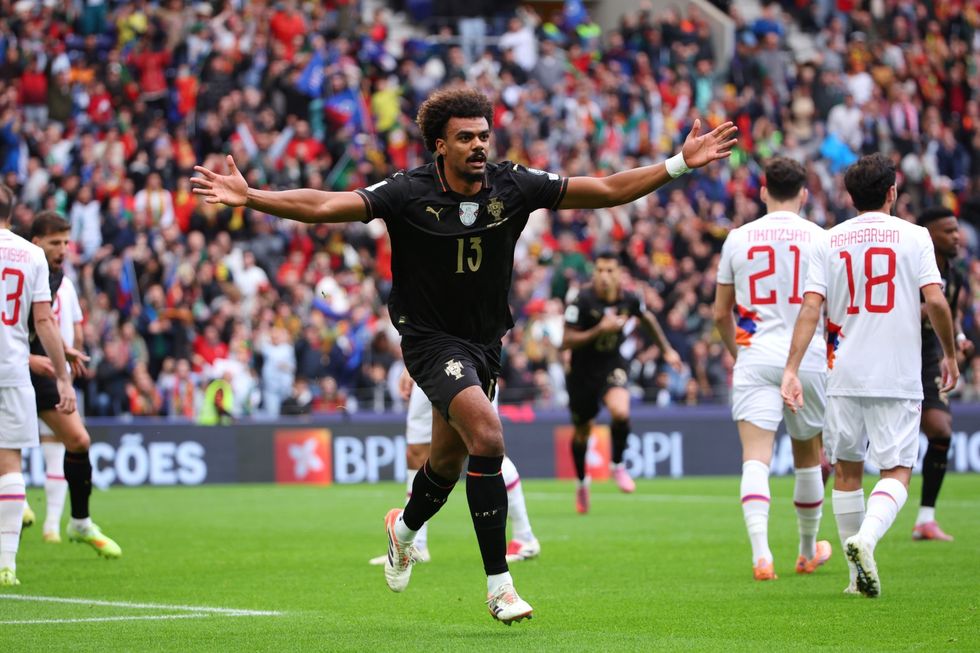 Debakl i bez Ronalda, Portugalci nasázeli DEVĚT gólů a slaví postup na MS. Šok pro Maďary Debakl i bez Ronalda, Portugalci nasázeli DEVĚT gólů a slaví postup na MS. Šok pro Maďary