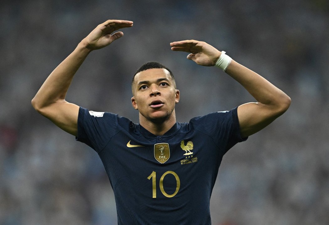 Kylian Mbappé to od argentinského brankáře schytává ze všech stran. Dočká se od Messiho za spoluhráčovo dětinské chování později omluvy?