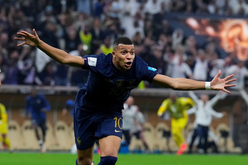 Kylian Mbappé během dvou minut zařídil dvěma góly vyrovnání finále MS proti Francii