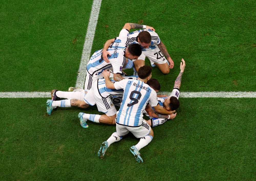 Lionel Messi otevřel skóre finále v 23. minutě a mohl se radovat se spoluhráči