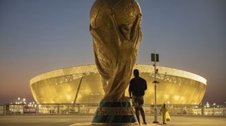 Katar čelí kritice kvůli šampionátu, ale o jeho zkapalněný plyn je rvačka