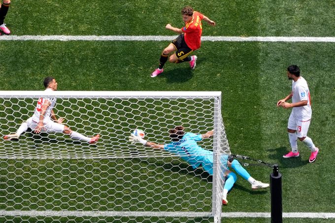 Belgie - Írán 0:0. Další remíza i vinou vyloučení, fantastický zákrok brankáře Belgie - Írán 0:0. Další remíza i vinou vyloučení, fantastický zákrok brankáře