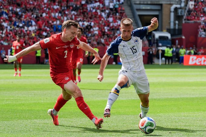 Kanada - Bosna 1:1. Memič přispěl k remíze, domácí srovnali v závěru. Džeko nenastoupil Kanada - Bosna 1:1. Memič přispěl k remíze, domácí srovnali v závěru. Džeko nenastoupil