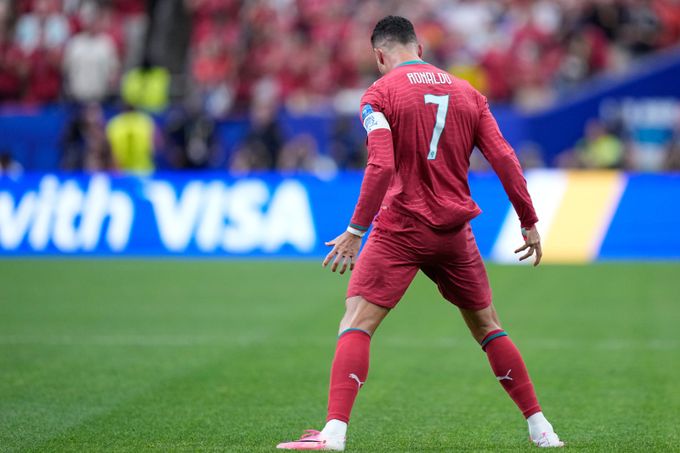 Portugalsko - Uzbekistán 5:0. Ronaldo se dvakrát trefil a zlomil rekord fotbalového MS Portugalsko - Uzbekistán 5:0. Ronaldo se dvakrát trefil a zlomil rekord fotbalového MS