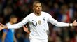 Mbappé zachránil Francii remízu s Islandem, Španělé sestřelili Wales