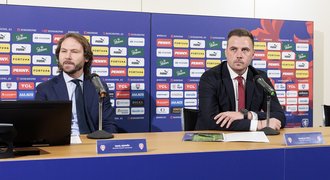 Nedvědovo (ne)hledání nového trenéra. Ví reprezentace, co chce? Kroky působí chaoticky Nedvědovo (ne)hledání nového trenéra. Ví reprezentace, co chce? Kroky působí chaoticky