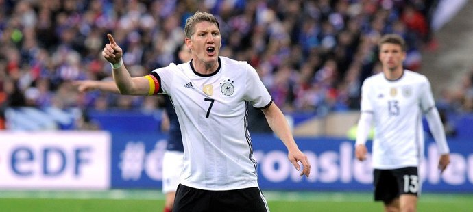 Bastian Schweinsteiger, který léčí zranění, nechybí v širší nominaci Německa na EURO