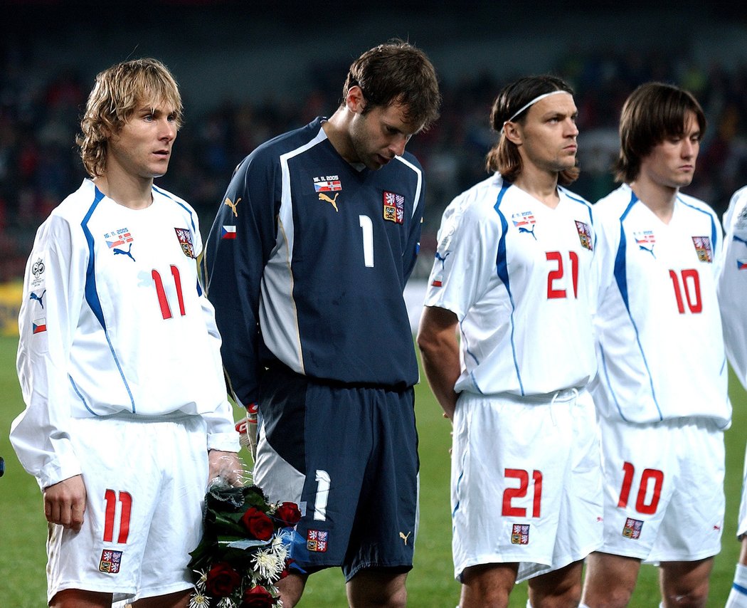 Pavel Nedvěd, Petr Čech, Tomáš Ujfaluši a Tomáš Rosický před baráží s Norskem v roce 2005