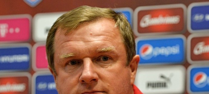 Pavel Vrba na tiskové konferenci před duelem s Kazachstánem