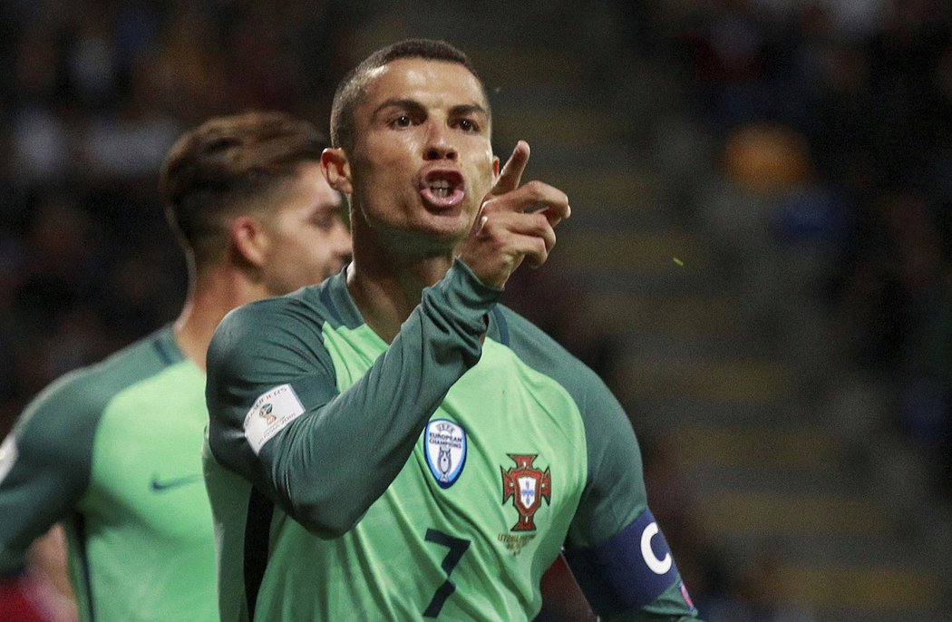 Portugalec Cristiano Ronaldo se raduje z gólu