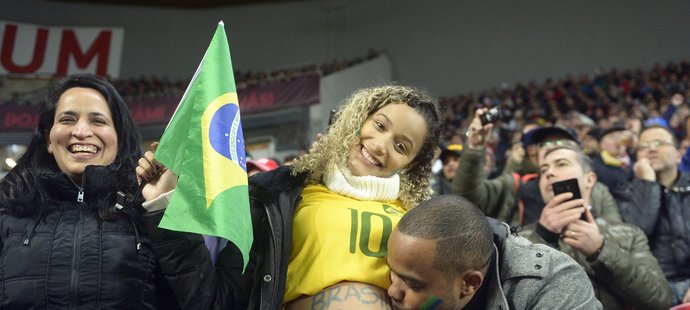 Do Edenu dorazili i fanoušci Brazílie, tahle fanynka vydala za dva...
