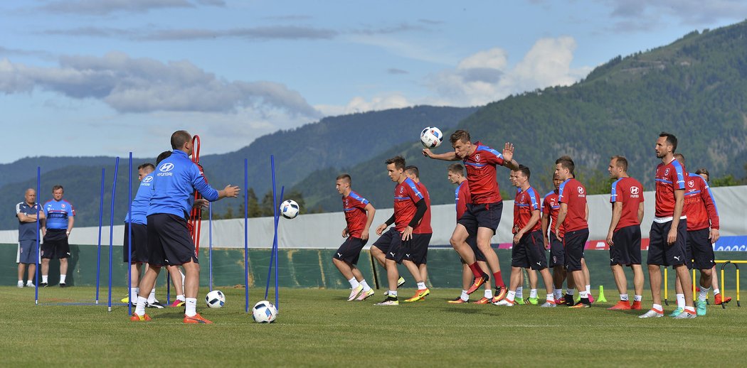 Čeští fotbalisté se před EURO připravují v Rakousku