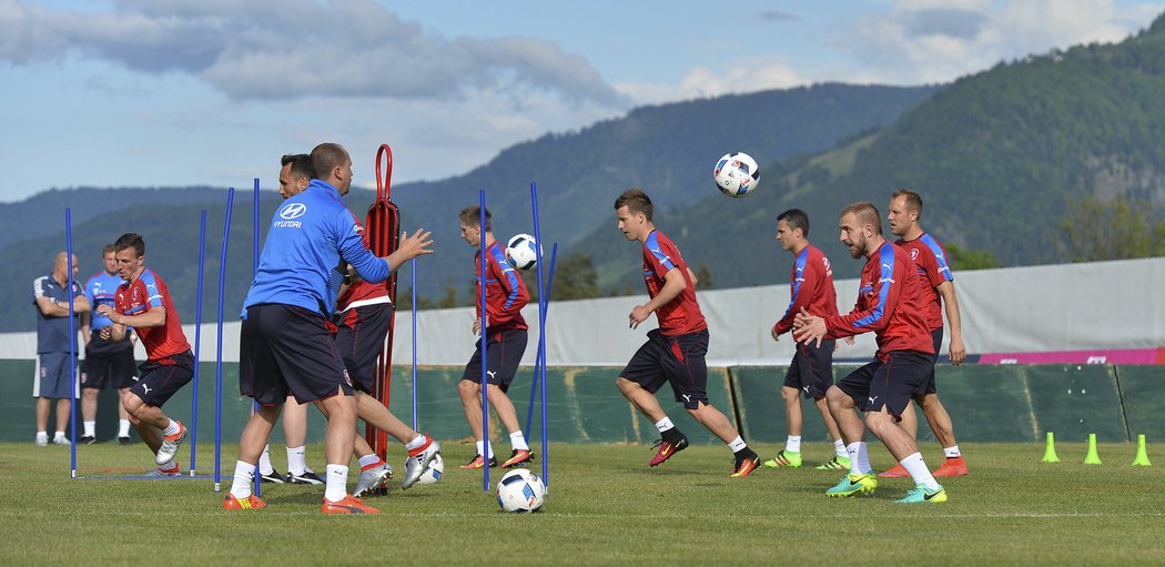 Čeští fotbalisté se před EURO připravují v Rakousku