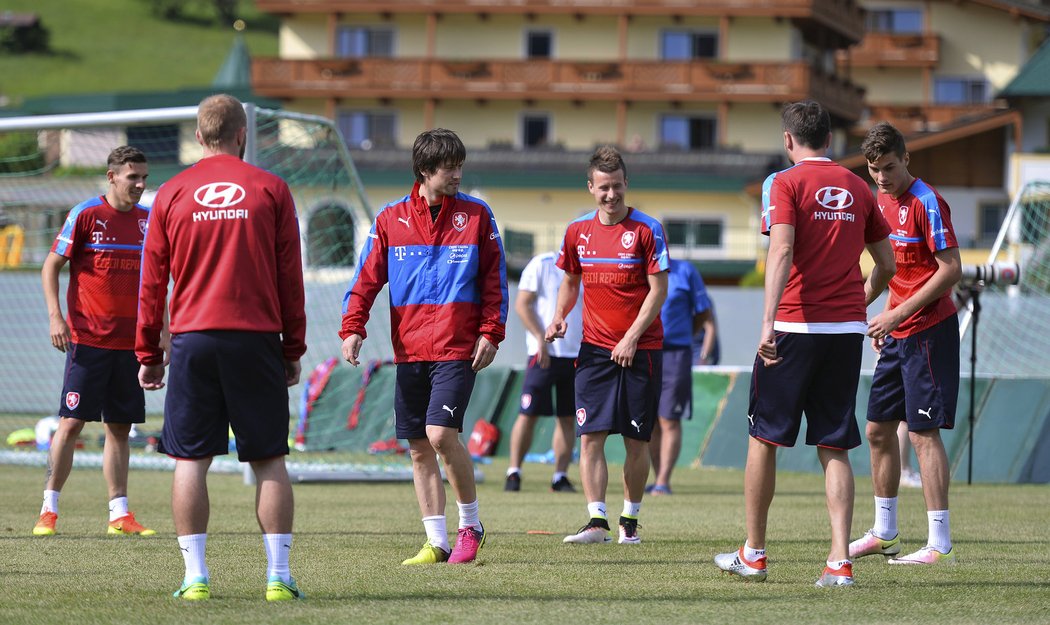 Tomáš Rosický při tréninkovém bagu na přípravném kempu českých fotbalistů před EURO