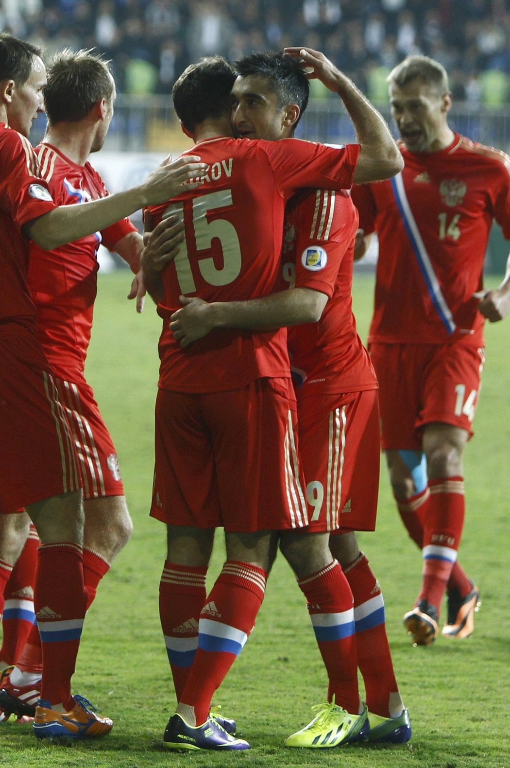 Fotbalisté Bosny a Hercegoviny a Ruska se stali dalšími jistými účastníky mistrovství světa v Brazílii. Bosna zvítězila v závěrečném utkání kvalifikace v Litvě 1:0. Rusům stačila remíza 1:1 v Ázerbájdžánu, aby ovládli skupinu F, na světovém šampionátu si zahrají poprvé od roku 2002.