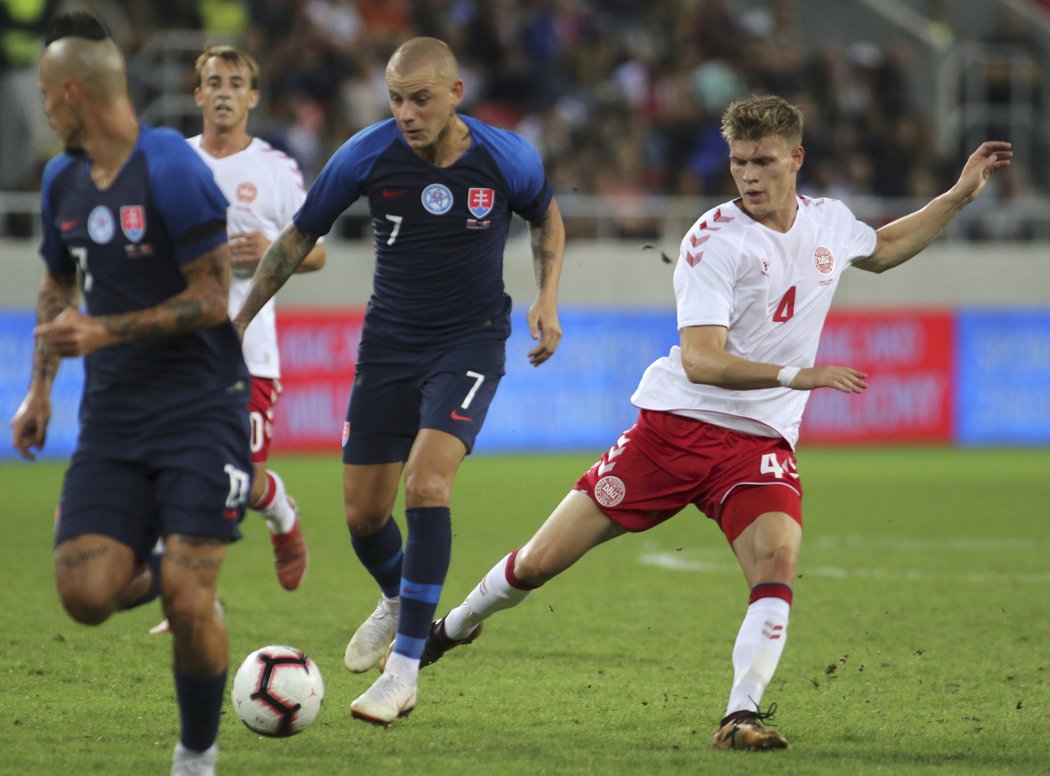 V úterý seděl v kanceláři v pojišťovně, ve středu už Christian Bannis (vpravo) bránil slovenské hvězdy