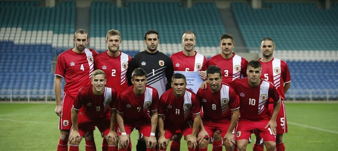 Fotbalisté Gibraltaru před svým prvním mezinárodním zápasem, který sehráli proti Slovensku