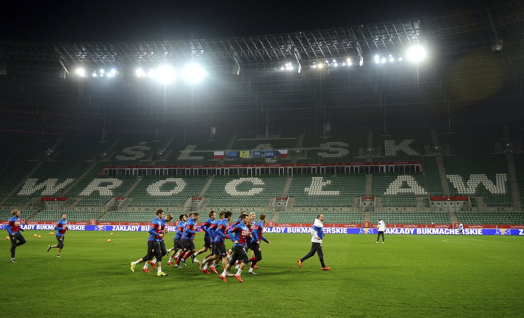 Česká reprezentace trénovala na krásném stadionu ve Wroclavi před utkáním proti Polsku.