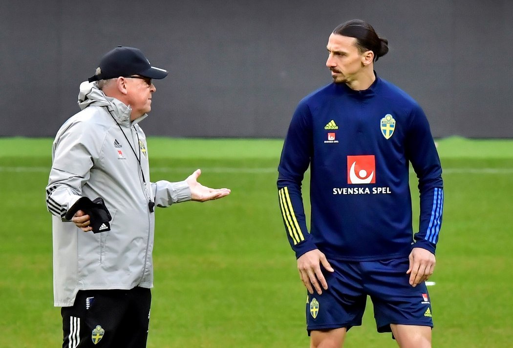 Zlatan Ibrahimovic na tréninku s koučem Švédska Jannem Anderssonem