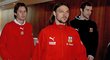 Tomáš Rosický, Tomáš Ujfaluši a Petr Čech jdou na legendární tiskovku po průšvihu na pokoji 433 v hotelu Praha