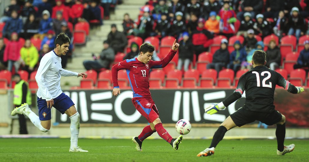 Tomáš Přikryl v šanci proti brankáři Fernandesovi, přikryl