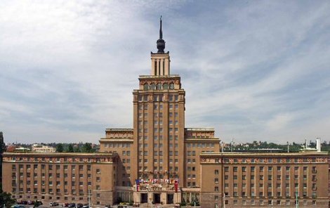 A nový »domov« čtyřhvězdičkový hotel Crown Plaza.