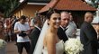 Anna Stachurská přichází na svatbu s fotbalistou Robertem Lewandowskim