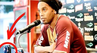 Ronaldinho si zavařil. Pil Pepsi, přijde o miliony od Coca Coly