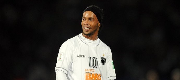 Brazilec Ronaldinho míří do Turecka, hvězdného spoluhráče tak získá i Ondřej Čelůstka