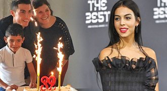 Další utajená matka! Ronaldo čeká dvojčata, s krásnou Georginou to ale není