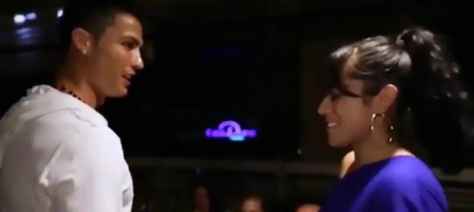 Cristiano Ronaldo blahopřeje k narozeninám sestřenici zpěvačky Jennifer Lopez.