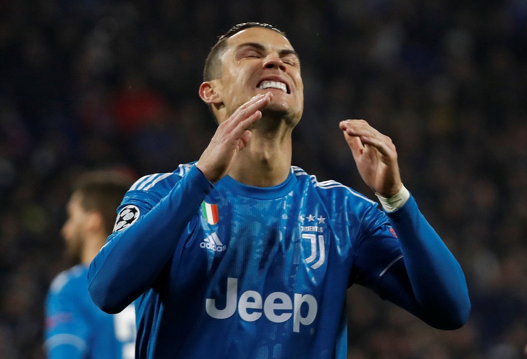 Cristiano Ronaldo narychlo odcestoval za matkou, která prodělala mrtvici