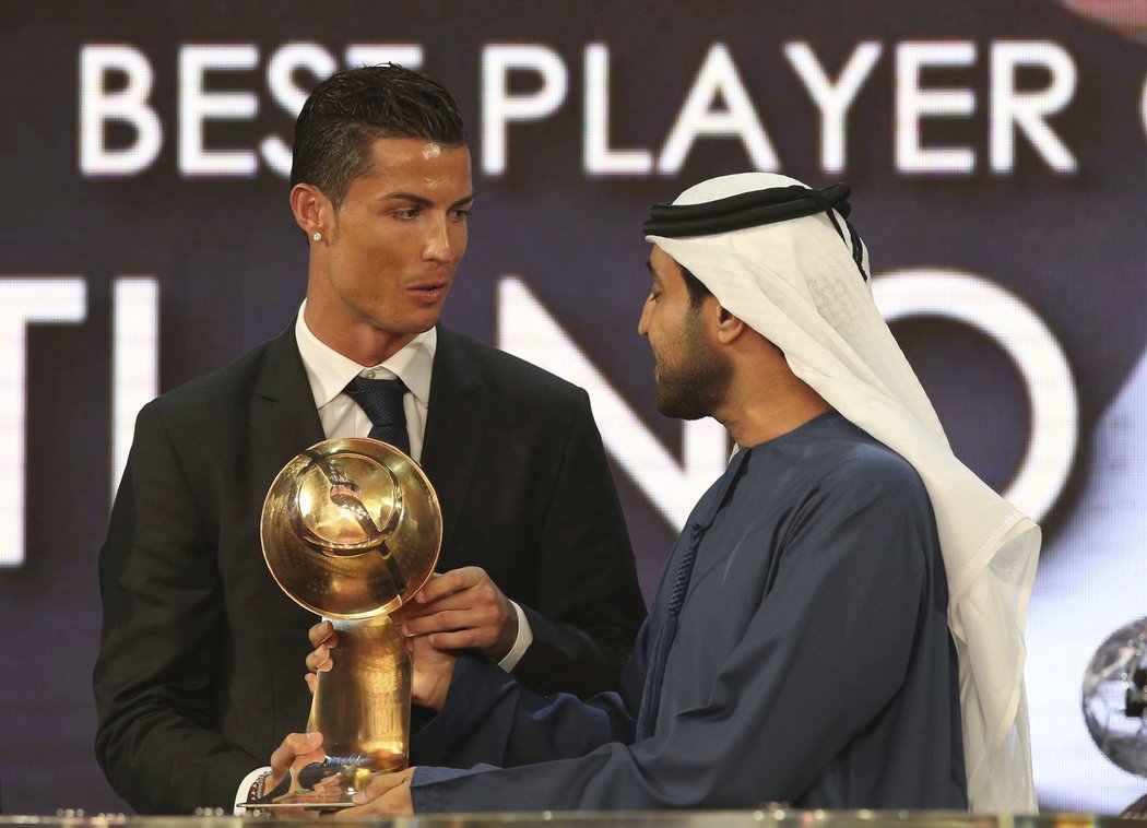 Portugalský fotbalista Cristiano Ronaldo z Realu Madrid byl vyhlášen nejlepším hráčem roku 2014 v anketě Globe Soccer Awards. Svými hlasy o tom rozhodli fotbaloví funkcionáři a agenti.