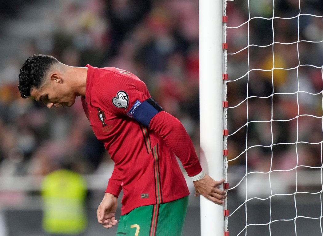 Ronaldo Manchesteru v zápase s Aston Villou chyběl.