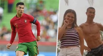 Žhavá dovolená fotbalové hvězdy: Ronaldo má ve vile erotickou místnost!