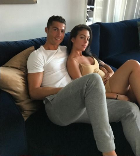 Cristiano Ronaldo udělal něco, co nedělá často: Zveřejnil společný snímek s přítelkyní Georginou Rodríguezovou. 