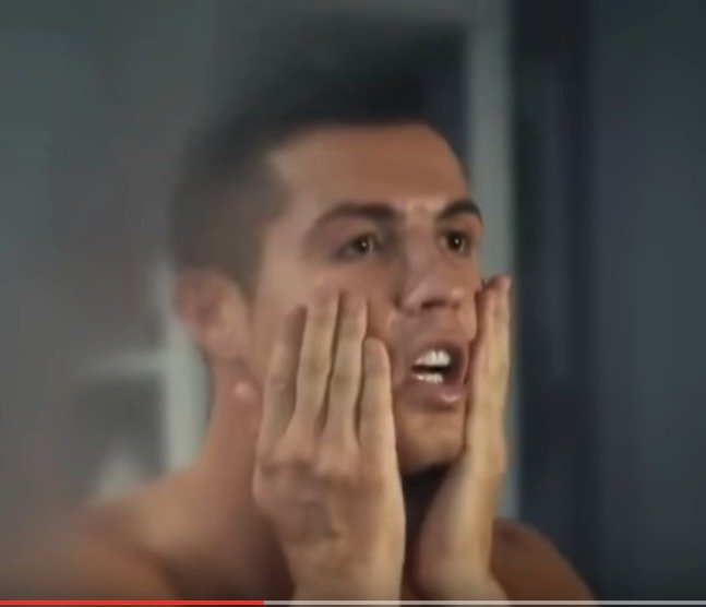 Cristiano Ronaldo v reklamě inspirované filmem Sám doma.